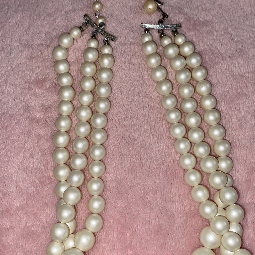 Matte faux three string pearls - Picture 4 of 4